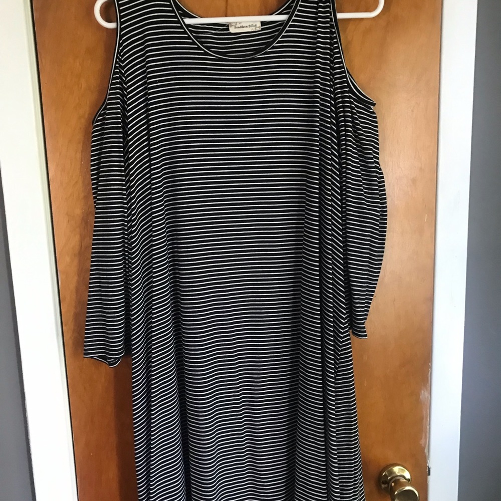 black/white dress 3/4 length peep shoulder sleeves